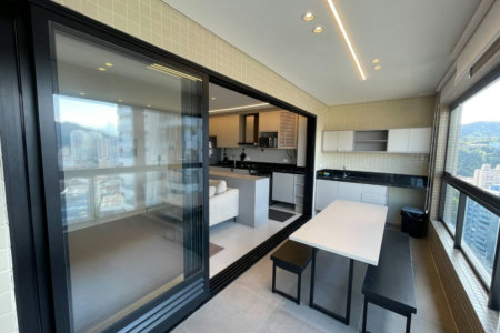 Apartamento 2 dormitórios (1 suíte), porteira fechada, 1 vaga demarcada, no José Menino, Santos