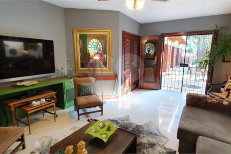 Casa à venda com 5 suítes em Jardim Leonor, São Paulo, SP