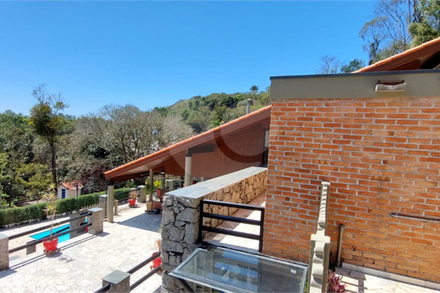 Casa à venda com 3 quartos, sendo 2 suítes, no condomínio Alpes de Caieiras, Caieiras - SP