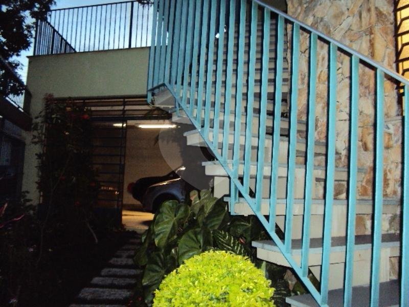 Sobrado à venda com 4 quartos, sendo 2 suítes, em Jardim Peri Peri, São Paulo, SP