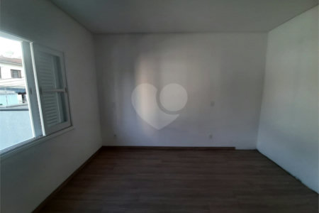 Sobrado à venda com 4 quartos, sendo 3 suítes, em Vila Paulicéia, São Paulo, SP