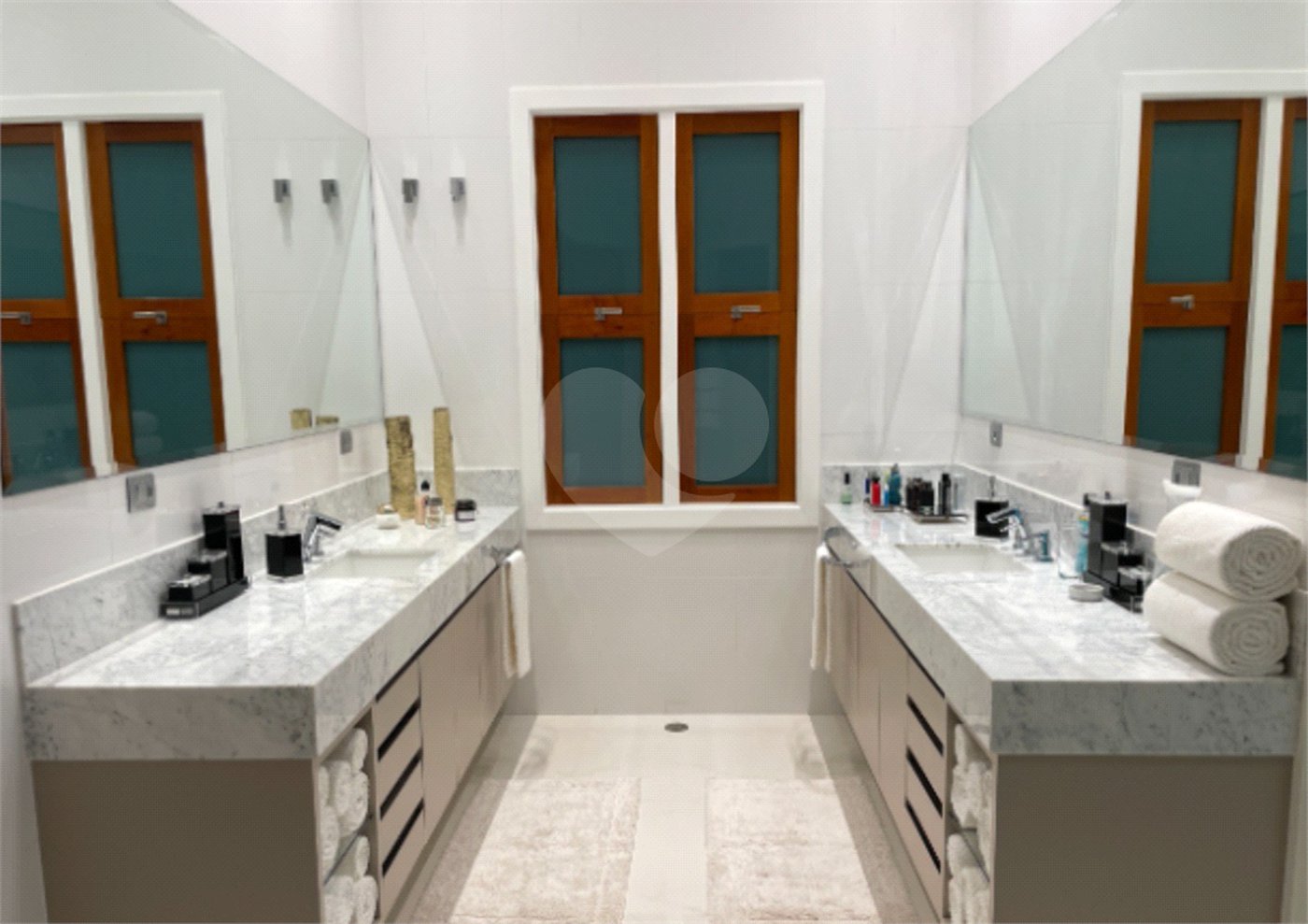 Casa à venda com 4 suítes no condomínio Halvétia Country Residencial, Indaiatuba - SP