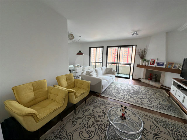Apartamento à venda com 3 suítes em Moema, São Paulo, SP