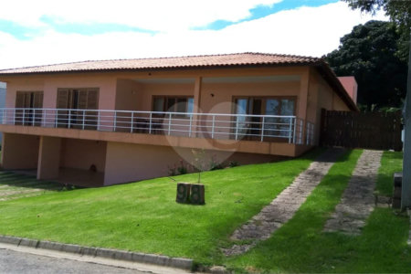 Casa à venda com 4 suítes no condomínio Parque dos Resedas, Itupeva - SP