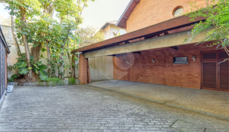 Sobrado à venda com 5 quartos, sendo 3 suítes,  em Jardim dos Estados, São Paulo, SP