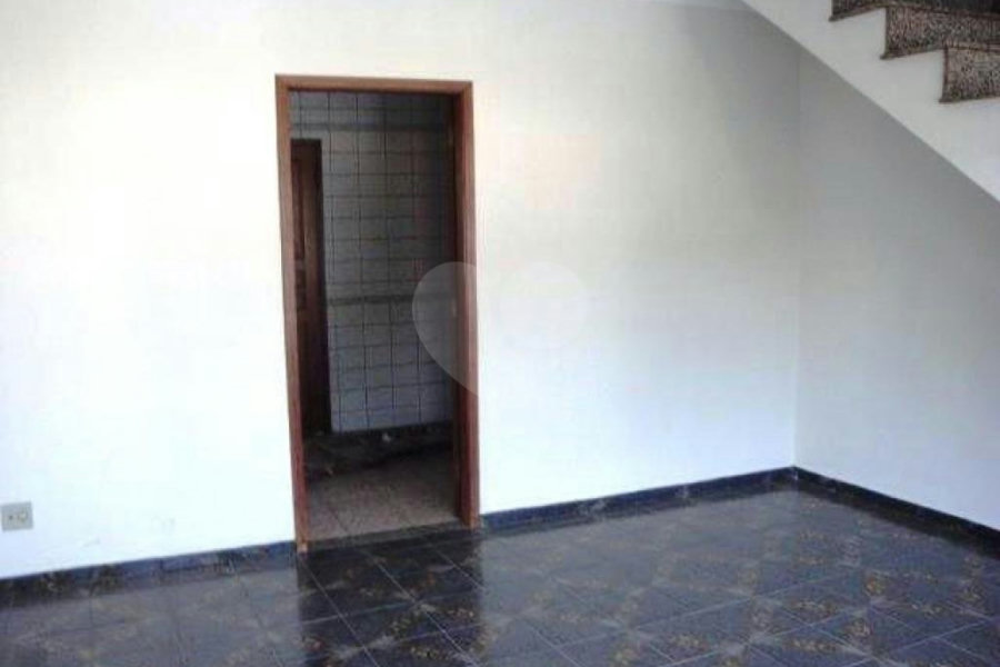Sobrado à venda com 2 quartos em Vila Nivi, São Paulo, SP