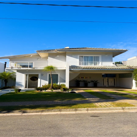 Casa à venda ou para alugar com 3 suítes no condomínio Figueira Garden, Atibaia - SP
