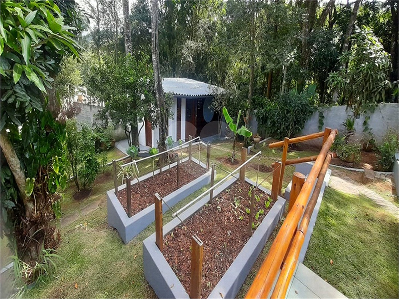 Casa à venda com 4 quartos, sendo 1 suíte, no condomínio Parque Suiça, Caieiras - SP