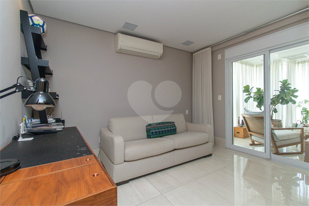 Apartamento à venda com 3 quartos, sendo 2 suítes, em Vila Nova Conceição, São Paulo, SP