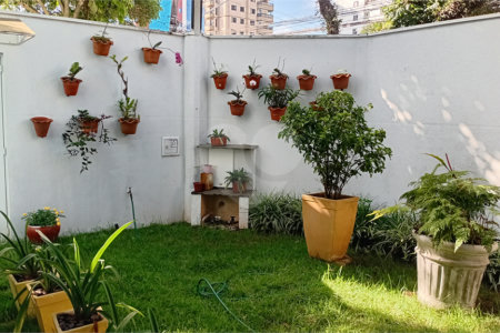 Sobrado à venda com 4 quartos, sendo 2 suítes,  em Vila Gilda, Santo André, SP