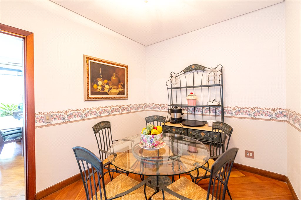 Casa à venda com 4 quartos, sendo 2 suítes, em Brooklin Paulista, São Paulo, SP