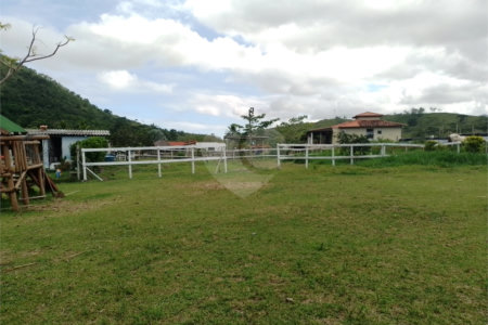 Sítio à venda com 4 quartos, sendo 3 suítes, em Caxito, Maricá, RJ