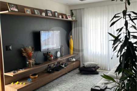 Sobrado à venda com 3 quartos, sendo 1 suíte,  em Vila Suissa, Mogi das Cruzes, SP