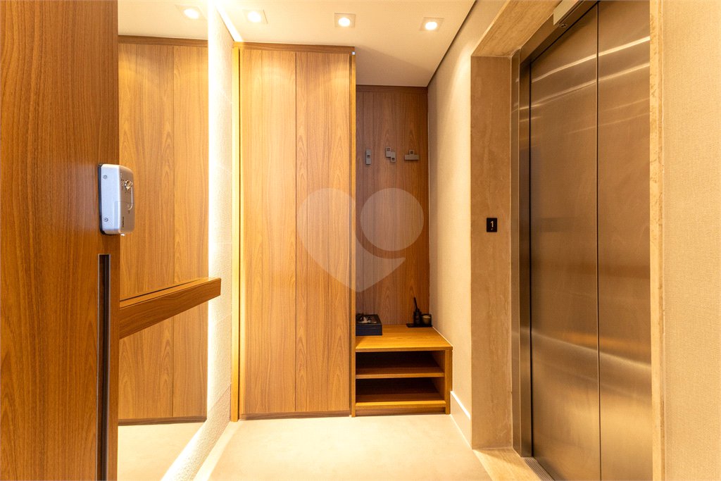 Apartamento à venda com 3 suítes em Moema, São Paulo, SP