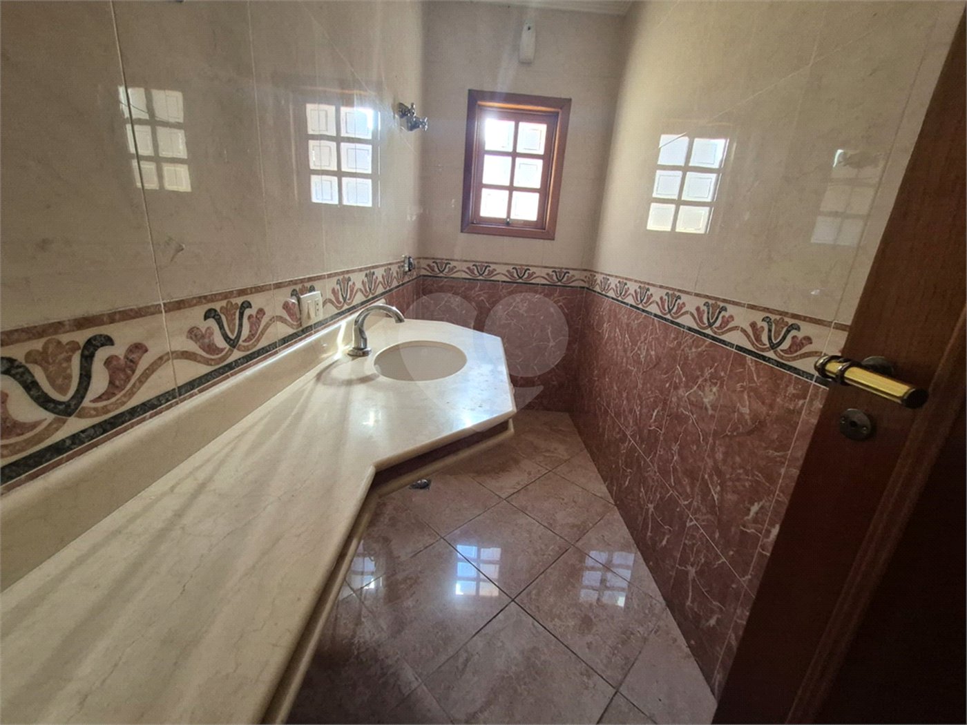 Casa à venda com 4 suítes no condomínio Alpes da Cantareira, Mairiporã - SP