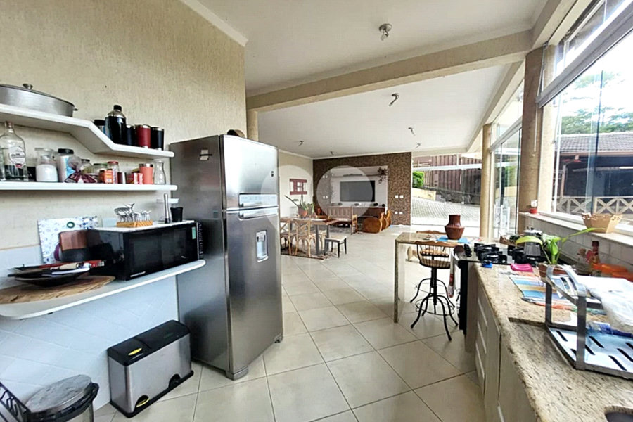 Casa à venda com 3 suítes no condomínio Cantareira, Mairiporã - SP