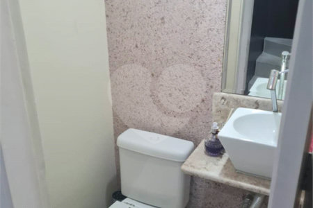 Casa à venda com 3 quartos, sendo 1 suíte, no condomínio Moradas do Ipê, São Paulo - SP