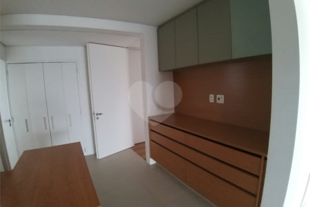 Apartamento à venda ou para alugar com 3 suítes em Pinheiros, São Paulo, SP
