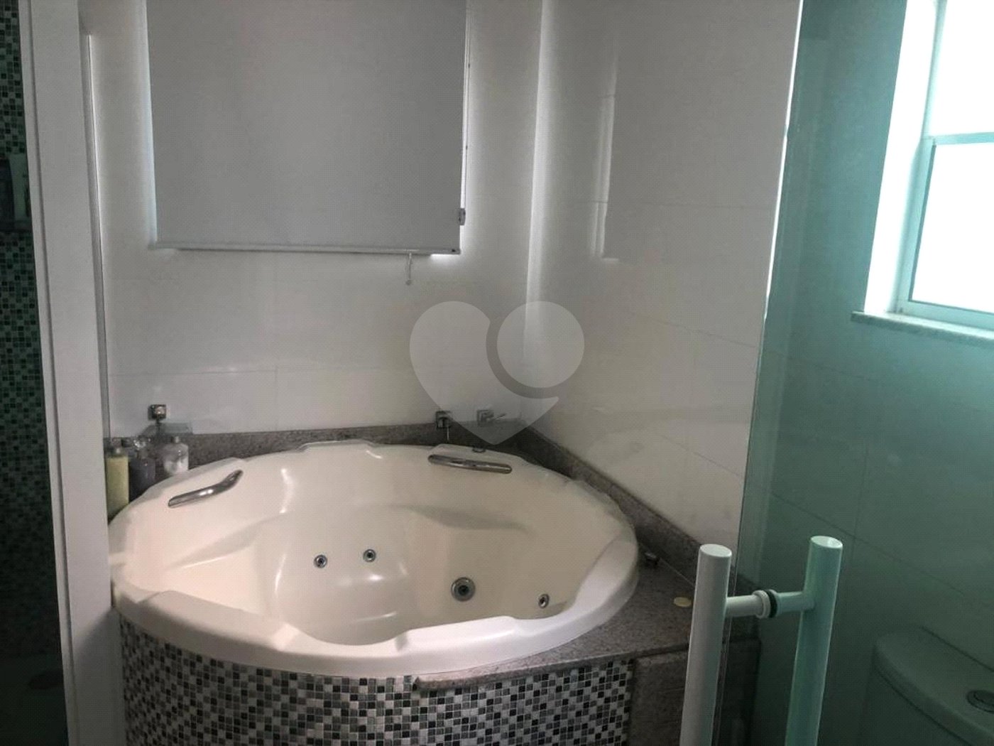 Casa à venda com 3 suítes no condomínio Parque das Graças, Atibaia - SP