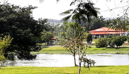 Casa à venda com 4 quartos, sendo 1 suíte,  no condomínio Residencial Vale das Laranjeiras, Indaiatuba - SP