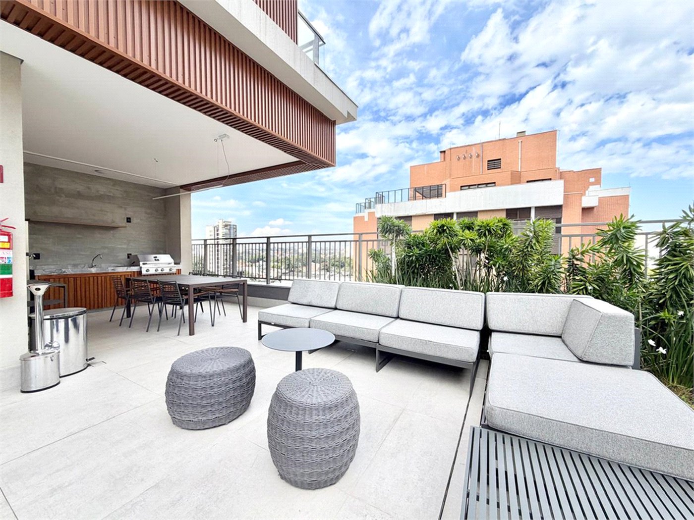 Apartamento à venda com 3 suítes em Campo Belo, São Paulo, SP