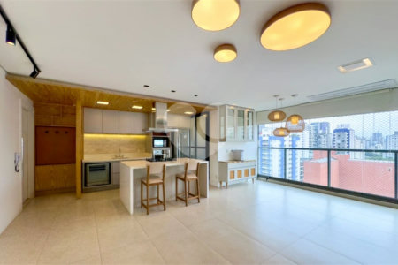 Apartamento à venda com 2 quartos, sendo 1 suíte,  em Vila Olímpia, São Paulo, SP