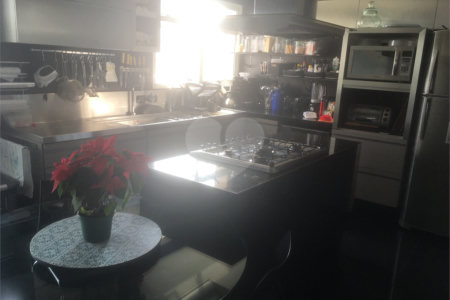 Apartamento à venda com 4 quartos, sendo 3 suítes, em Moema, São Paulo, SP