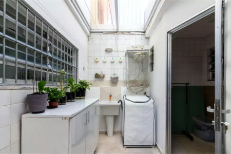 Casa à venda com 3 quartos, sendo 1 suíte, em Vila Olímpia, São Paulo, SP