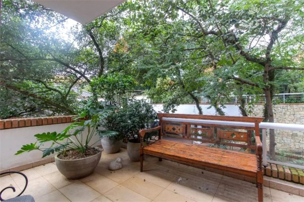 Casa à venda ou para alugar com 4 suítes no condomínio Araucárias, São Paulo - SP