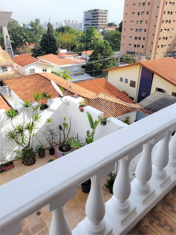 Sobrado à venda com 4 quartos, sendo 2 suítes,  em Vila Madalena, São Paulo, SP