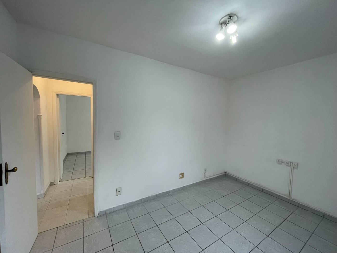 Apartamento 2 dormitórios + dependência, 1 vaga demarcada, no Campo Grande, Santos