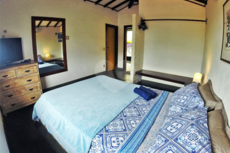 Casa à venda com 8 quartos, sendo 4 suítes, em Alto de Búzios, Armação dos Búzios, RJ