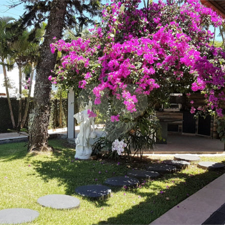 Casa à venda com 8 quartos, sendo 6 suítes,  no condomínio Acapulco, Guarujá - SP