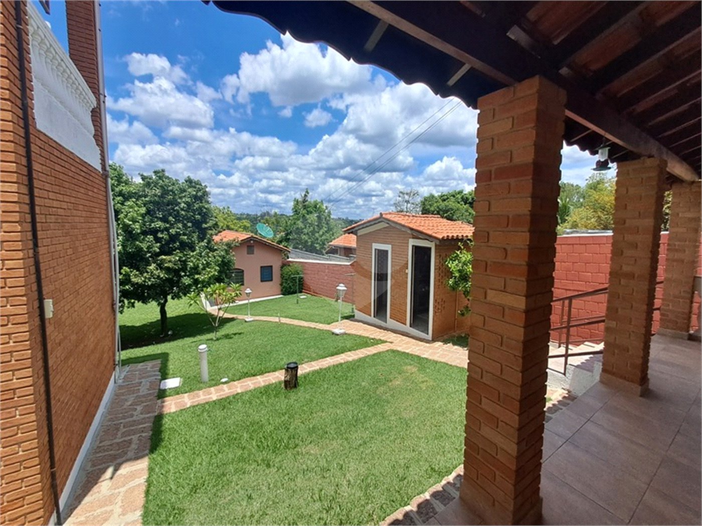 Casa à venda com 3 quartos, sendo 1 suíte, no condomínio Residencial Vale das Laranjeiras, Indaiatuba - SP