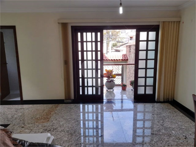 Sobrado à venda com 3 suítes em Vila Romero, São Paulo, SP