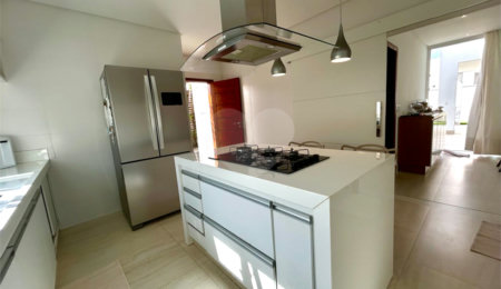 Casa à venda com 5 quartos, sendo 1 suíte,  em Orla Norte, Porto Seguro, BA
