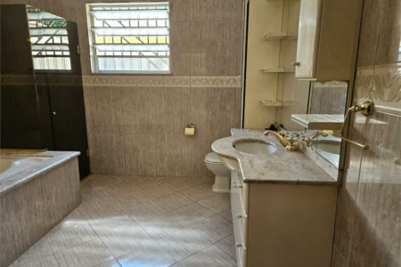 Casa à venda com 3 quartos, sendo 1 suíte, em Água Branca, São Paulo, SP