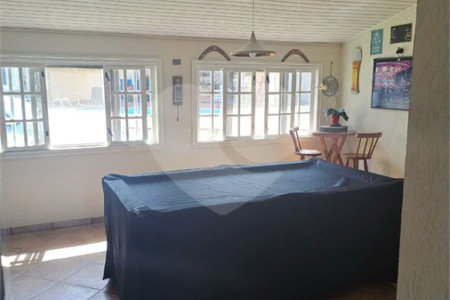 Casa Ampla com 5 Dormitórios, Piscina e Lazer Completo em Terreno de 1.260 m²