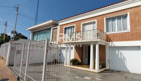 Casa à venda com 4 quartos, sendo 2 suítes,  no Centro, Itu, SP