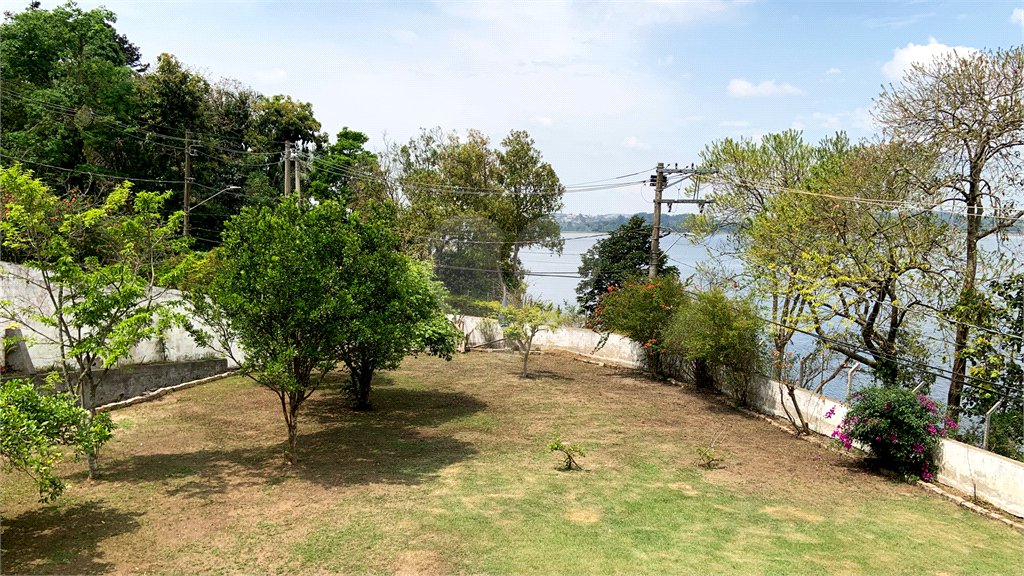 Sobrado à venda com 5 suítes em Guarapiranga, São Paulo, SP