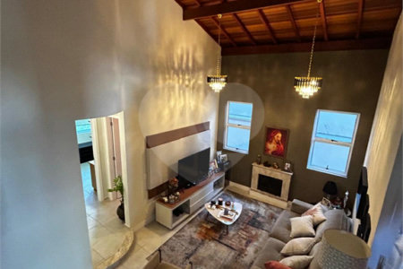 Casa à venda com 3 quartos, sendo 1 suíte, no condomínio Loteamento Recanto dos Paturis, Vinhedo - SP