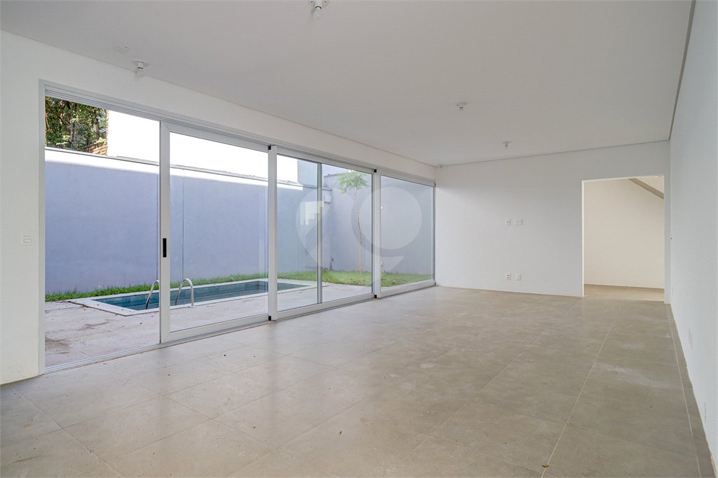 Casa à venda ou para alugar com 3 suítes no condomínio Jardim Flora, São Paulo - SP