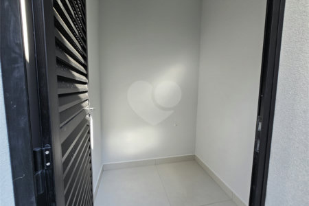 Maravilhosa Casa térrea em condomínio fechado no Portal Lamis, com 3 suítes, piscina privativa e persianas elétricas em excelente condomínio com salão de festas, piscina, quadras de tênis, beach tênis e campo de futebol. Vista cinematográfica da Pedra Grande.