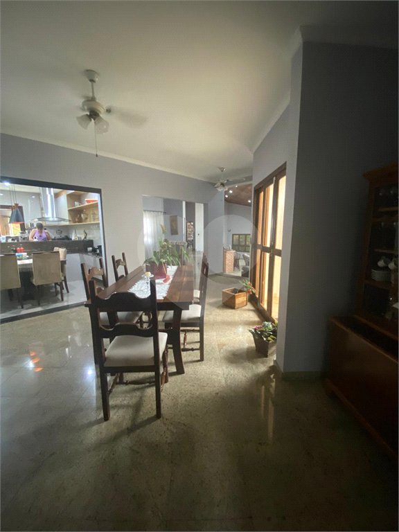 Casa à venda com 4 suítes no condomínio Vale da Santa Fé, Vinhedo - SP