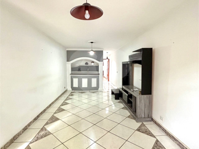 Sobrado à venda com 3 quartos, sendo 1 suíte,  em Parada Inglesa, São Paulo, SP