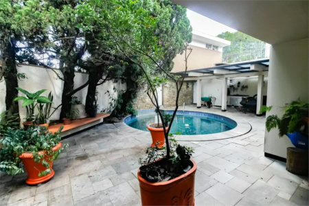 Sobrado à venda com 4 quartos, sendo 3 suítes, em Vila Sônia, São Paulo, SP