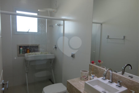 Casa à venda com 3 quartos, sendo 2 suítes, no condomínio Águas da Serra, Valinhos - SP