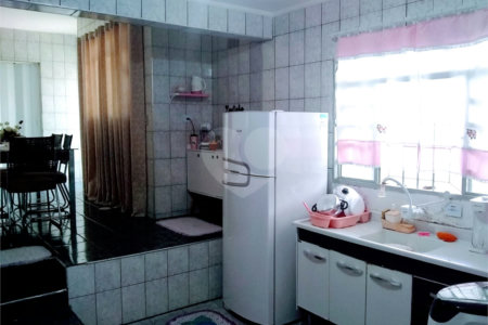 Sobrado à venda com 4 quartos, sendo 1 suíte,  em Jardim Alvinópolis, Atibaia, SP