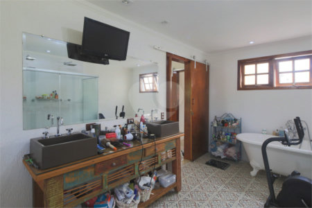 Sobrado à venda com 5 quartos, sendo 4 suítes, em Alto da Boa Vista, São Paulo, SP