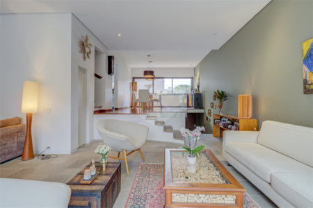 Casa à venda com 4 quartos, sendo 2 suítes, no condomínio Vila Antonieta, São Paulo - SP